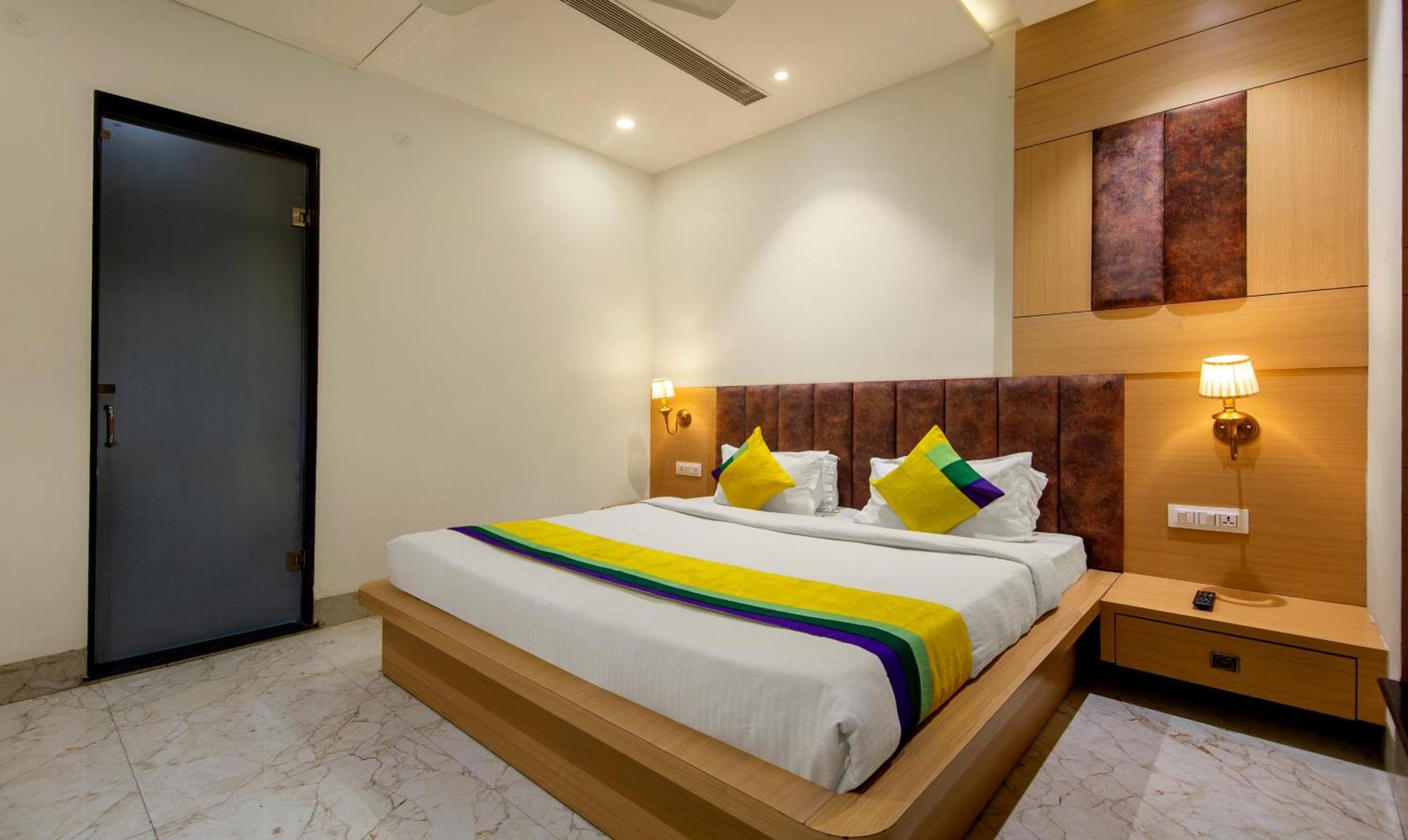 Perfect Stayz Premium- Hotel Sehdev Near Golden Temple Amritsar Exterior foto
