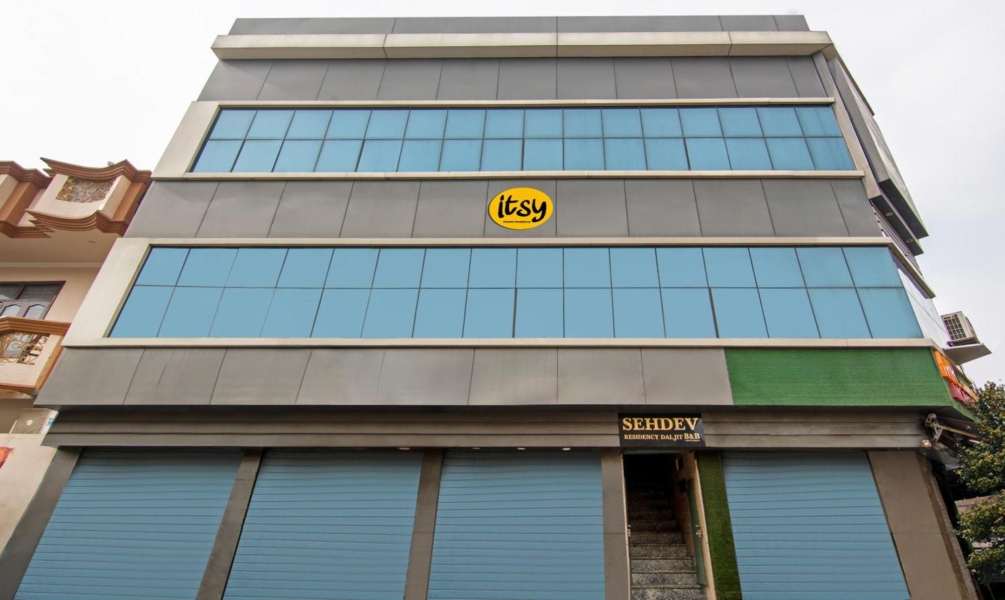Perfect Stayz Premium- Hotel Sehdev Near Golden Temple Amritsar Exterior foto