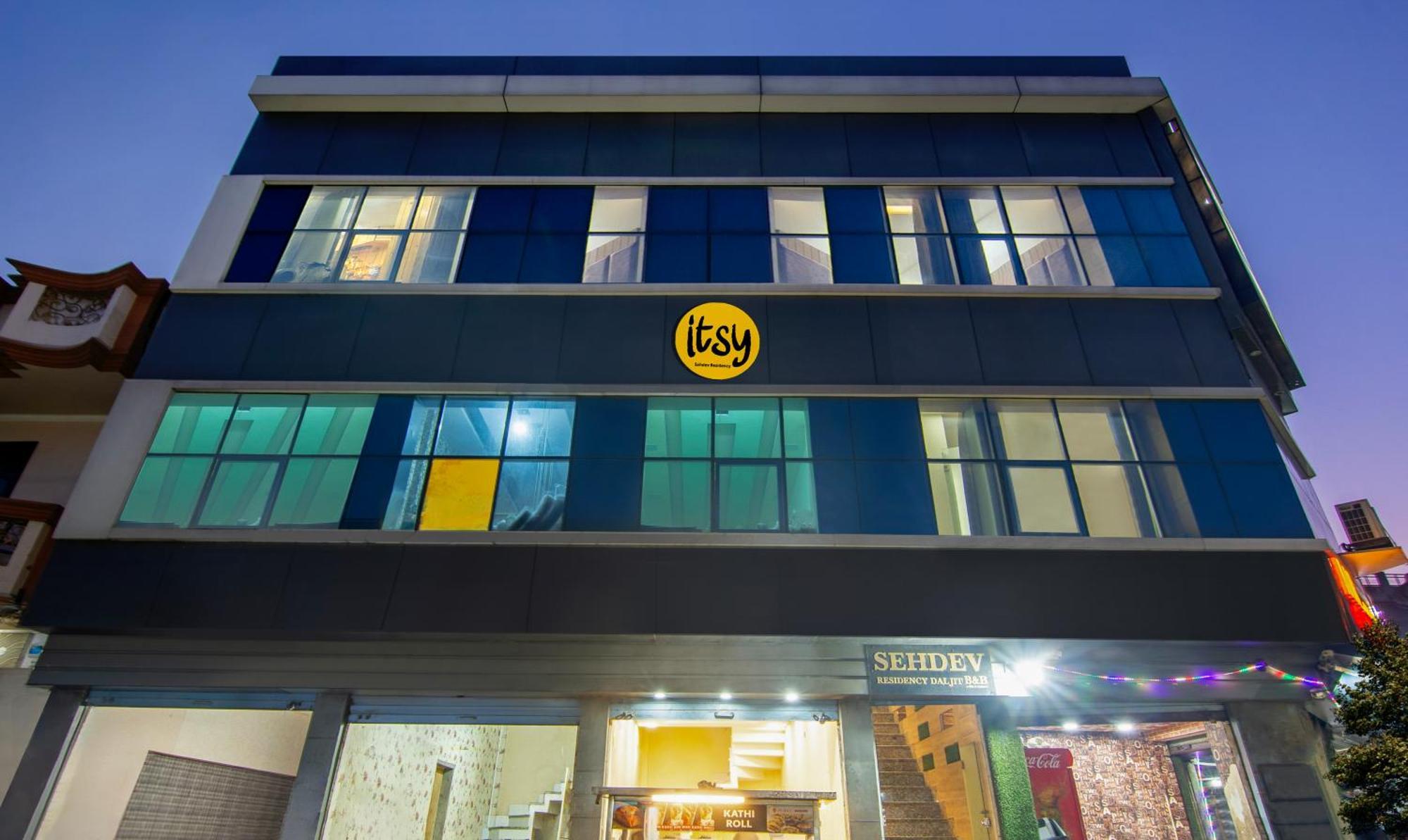 Perfect Stayz Premium- Hotel Sehdev Near Golden Temple Amritsar Exterior foto